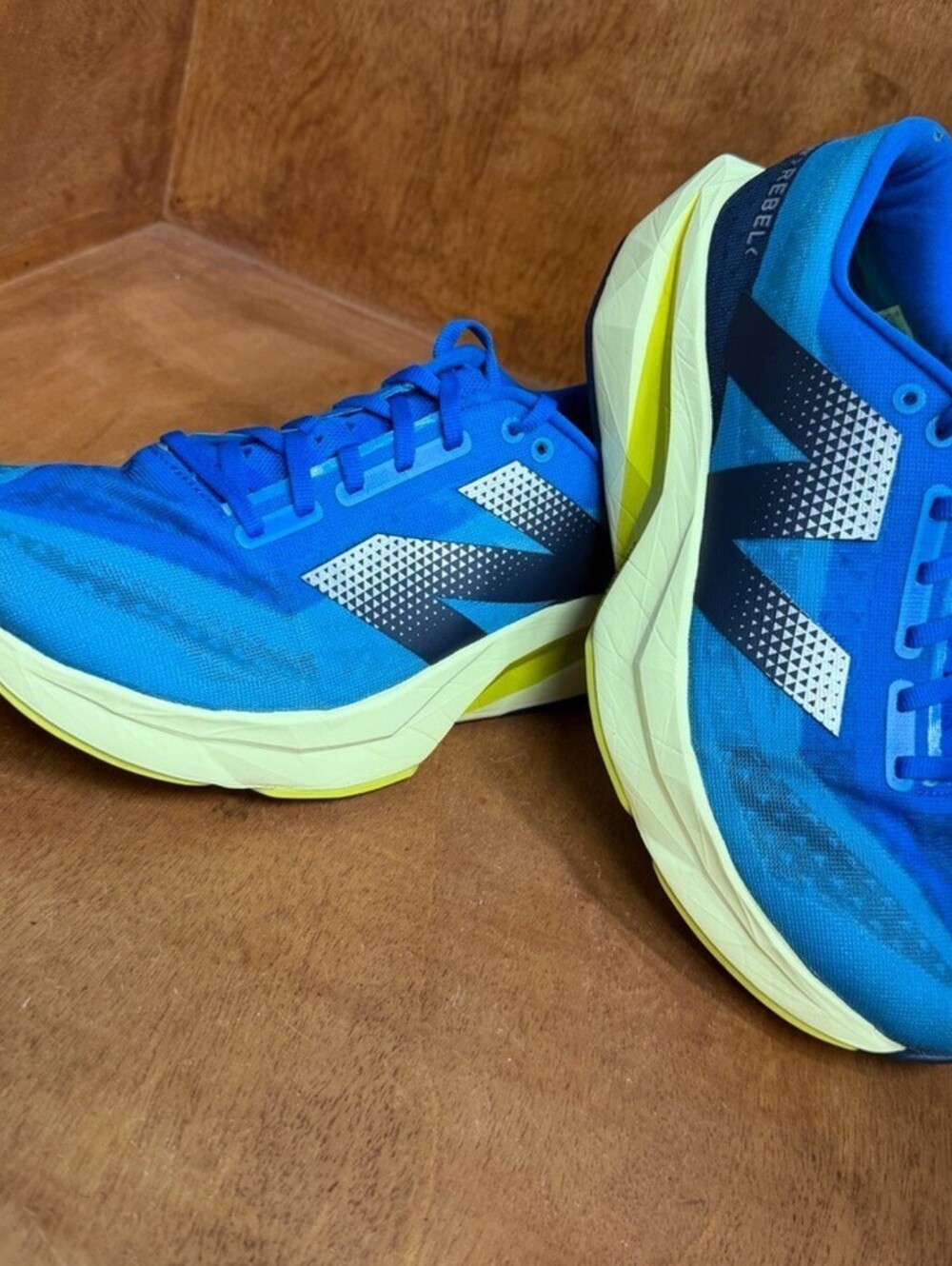 New Balance FuelCell Rebel v4 Running Shoes Men 9 D Spice Blue Limelight MFCXLQ4